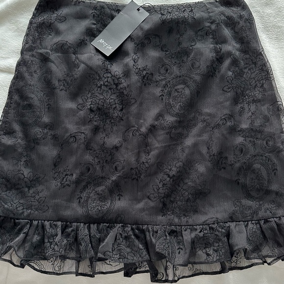 NWT Nasty Gal patterned ruffled mini skirt - Picture 4 of 4